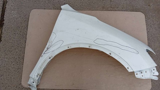 Переднє праве крило F31004CCMA NISSAN