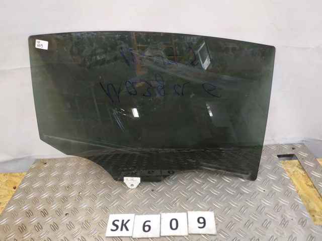 Скло заднє праве GHK172510C MAZDA