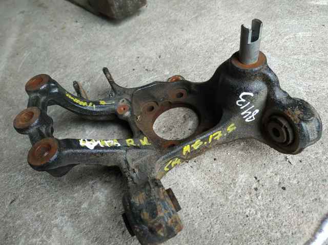 Цапфа права GHP92611XB MAZDA
