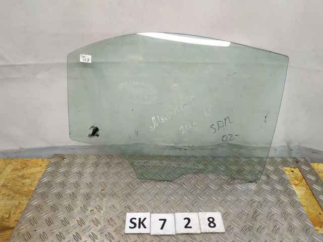 Скло задньої двері правої GJ6A72511 MAZDA
