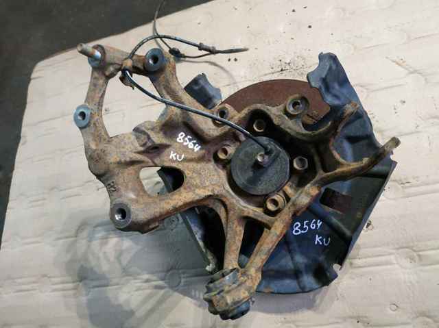 Кулак поворотний правий GS1D2611XC MAZDA
