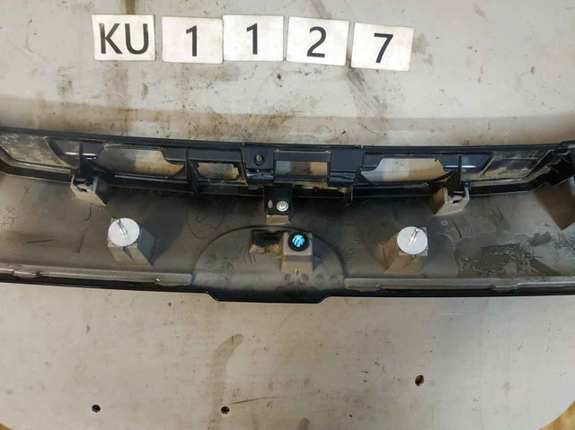 Молдинг кришки багажника KB7W50851 MAZDA