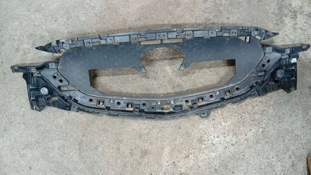 Решітка KB8B50712 MAZDA