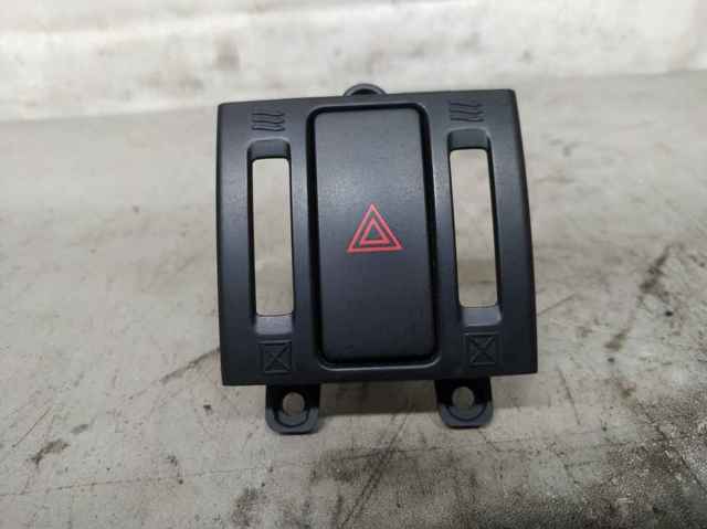 Кнопка включення аварійного сигналу KD45664H0 MAZDA