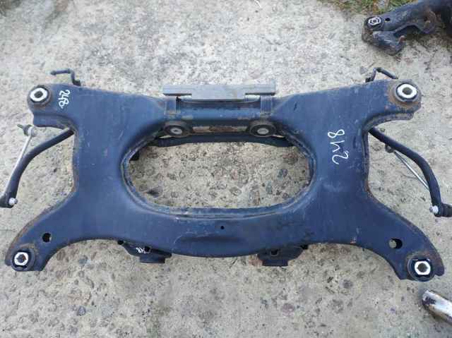 Балка задньої підвіски поперечна LR028449 LAND ROVER