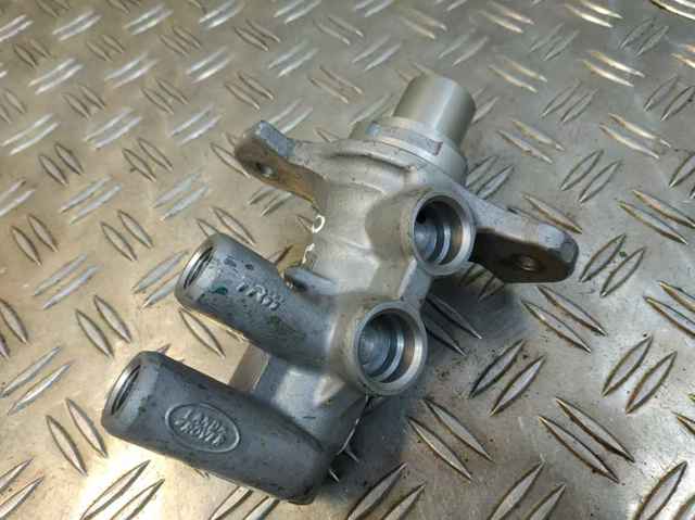 Циліндр головний гальма (Гідротормоз) LR099178 LAND ROVER