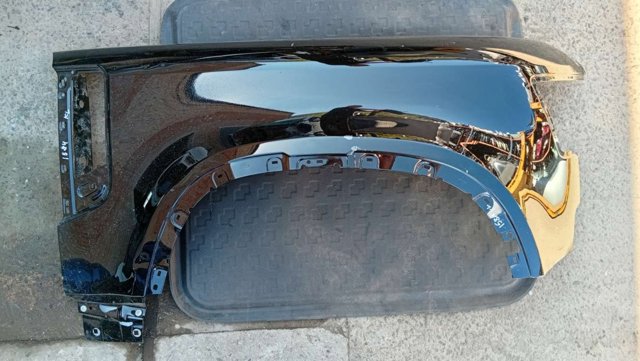 Переднє праве крило LR131386 LAND ROVER