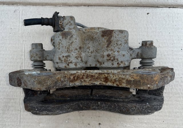 Супорт гальмівний, передній, правий MB858405 MITSUBISHI