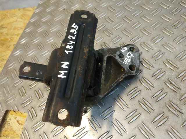 Права подушка мотора MN184295 MITSUBISHI
