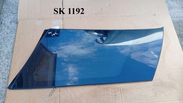 Стукло багажника, праве MR221934 MITSUBISHI