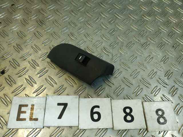 Кнопка підйомника заднього правого скла YUF000072PVA LAND ROVER