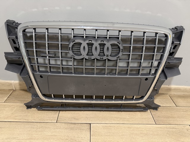 Решітка радіатора 8R0853651A VAG