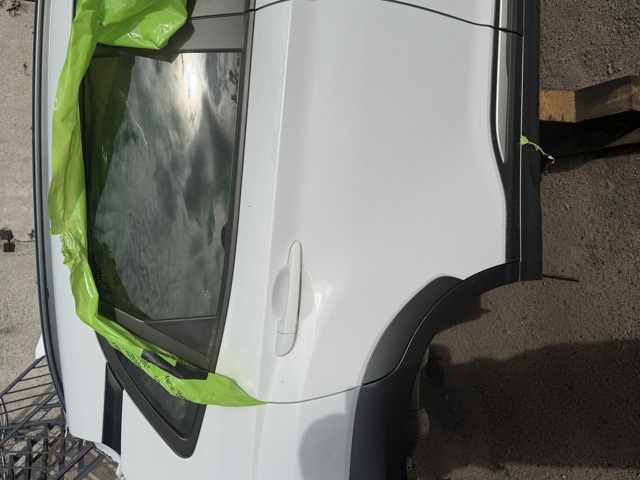 Двері пасажирські задні праві 77004J9000 HYUNDAI