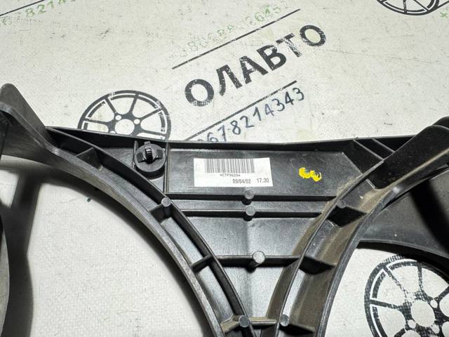 Дифузор радіатора охолодження, в зборі з двигуном і крильчаткою 21481BM410 NISSAN