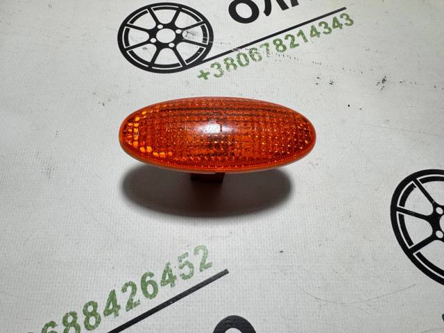 Повторювач повороту в крило 261606F605 NISSAN