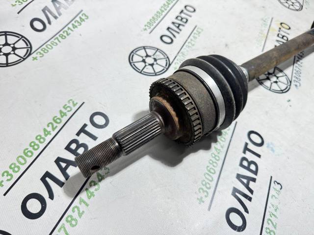 Піввісь передня, права 39100AU310 NISSAN