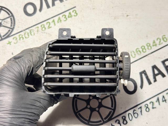 Решітка повітропровода 68750BM400 NISSAN