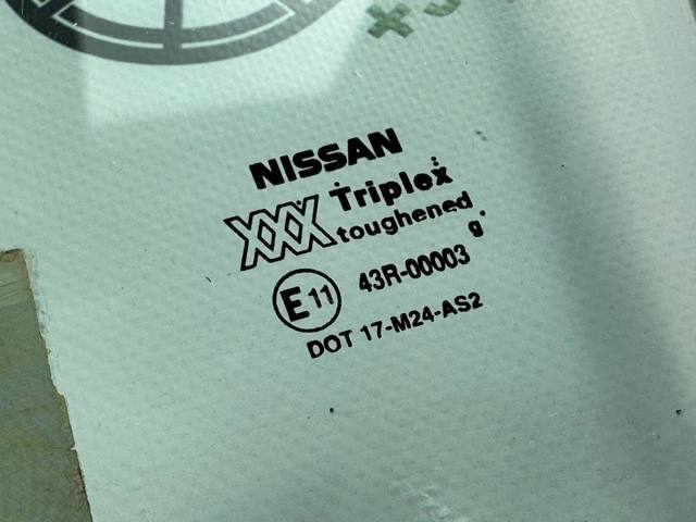 Скло та ущільнювачі скла вітрового правого/лівого 803012F050 NISSAN