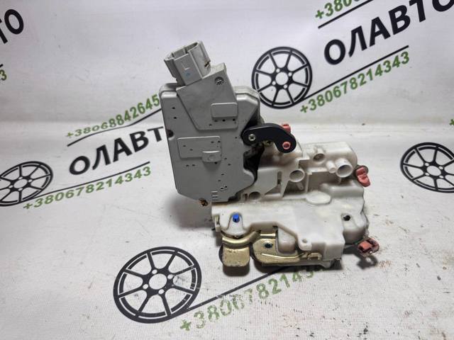 Замок водійських дверей 805032F000 NISSAN