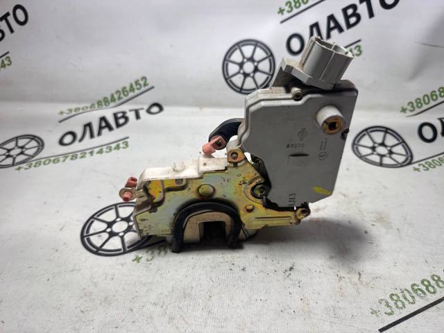 Замок дверей водія 805032F010 NISSAN