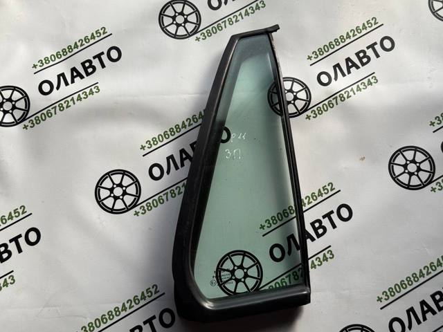 Скло-кватирка двері, задньої, правої 822628F800 NISSAN