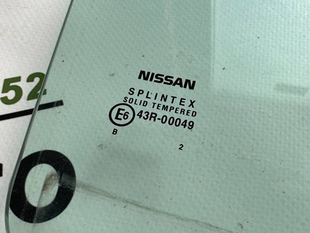 Вікно задніх дверей 82300AV600 NISSAN