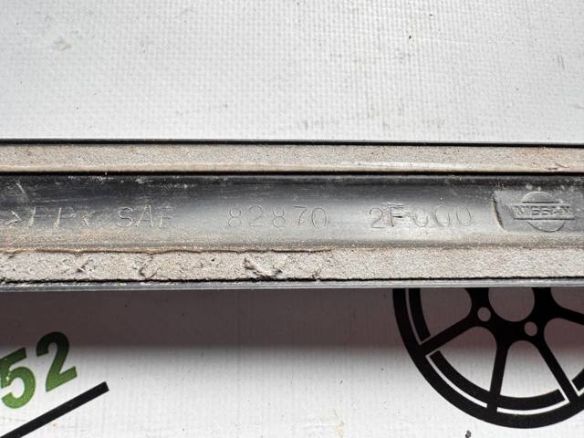 Молдинг задніх правих дверей 828702F000 NISSAN