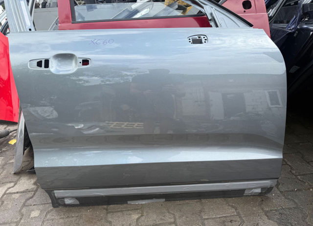 Дверка передня права 32345931 VOLVO