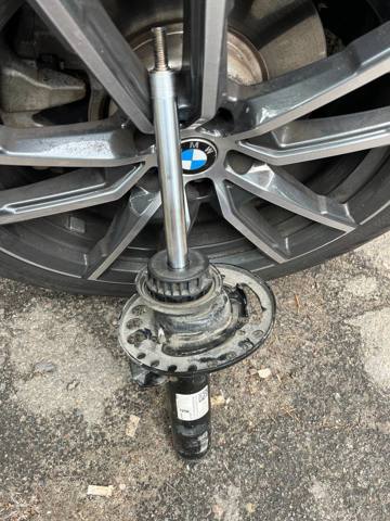 Амортизатор передньої підвіски 31316879310 BMW