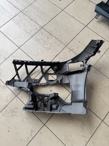 Праве кріплення переднього бампера 51117422248 BMW