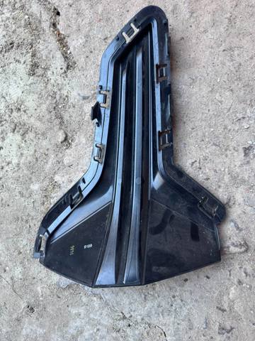 Решітка переднього бампера, права 51117464276 BMW