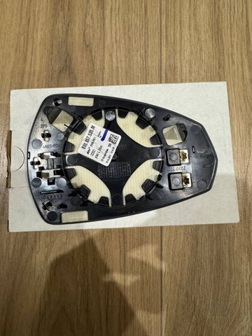 Дзеркальний елемент лівий 8V0857535M VAG