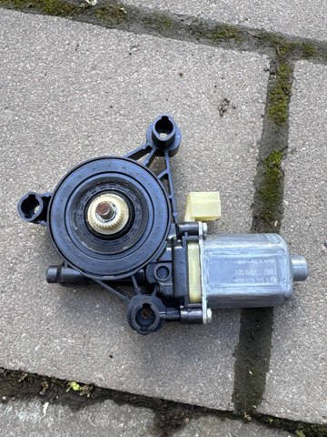 Мотор склопідйомника дверей передніх, правих 8W0959802 VAG
