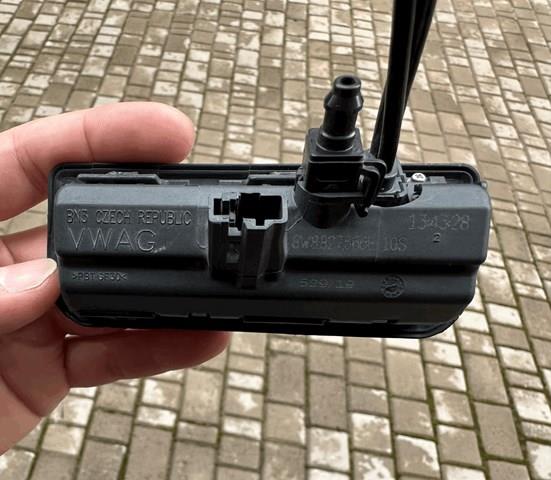 Кнопка приводу замка задньої 3/5 двері (ляди) 8W8827566E VAG