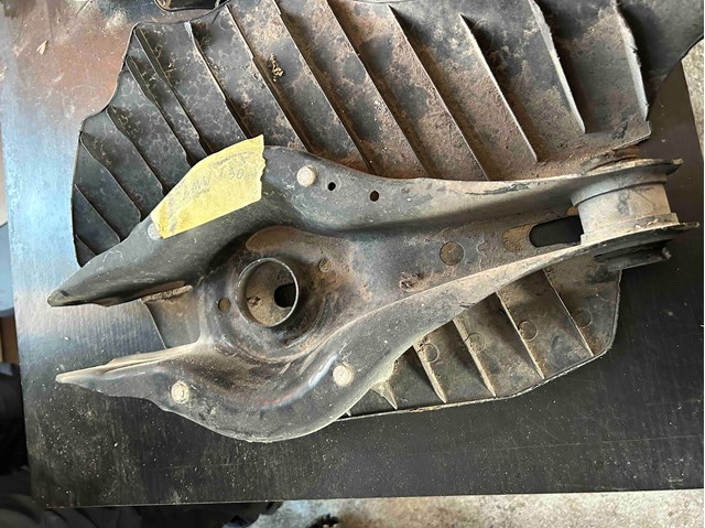 Важелі задньої підвіски 33326884694 BMW