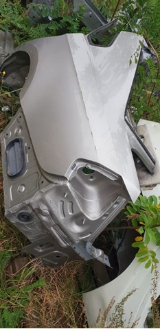 Крило заднє 561809843 VAG