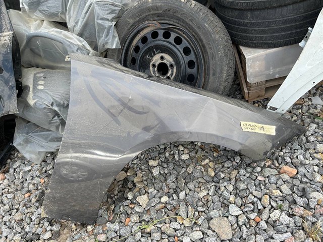 Переднє праве крило 68213060AC CHRYSLER
