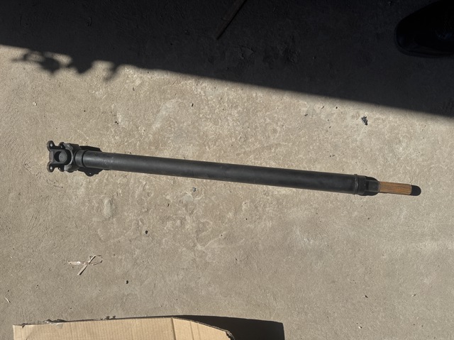 Кардан передній 26205A41094 BMW