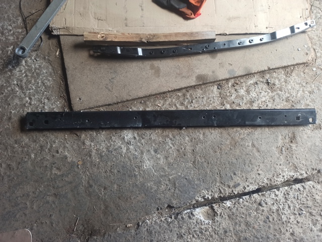 Кронштейн замку капоту 51647421704 BMW
