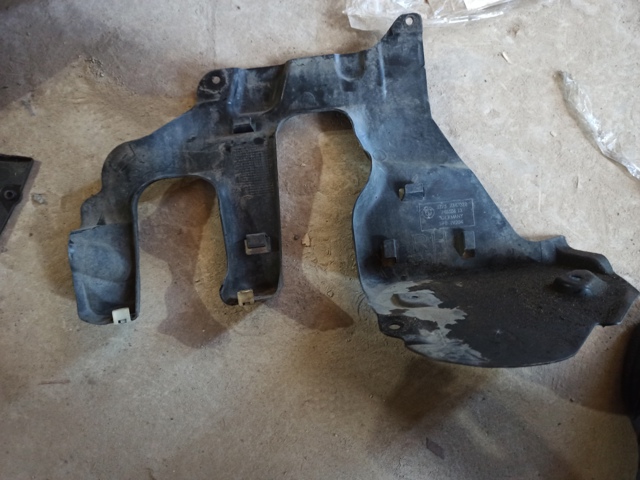 Захисний кожух кермового механізму 51757347022 BMW