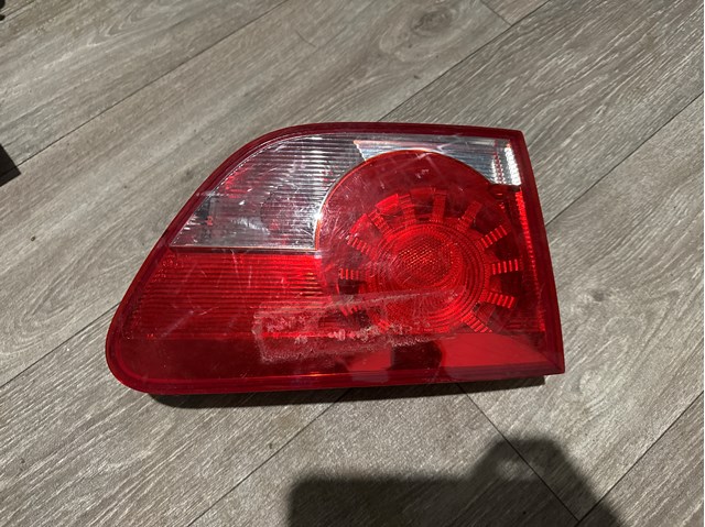 Задня ліва внутрішня фара 5P8945093D VAG