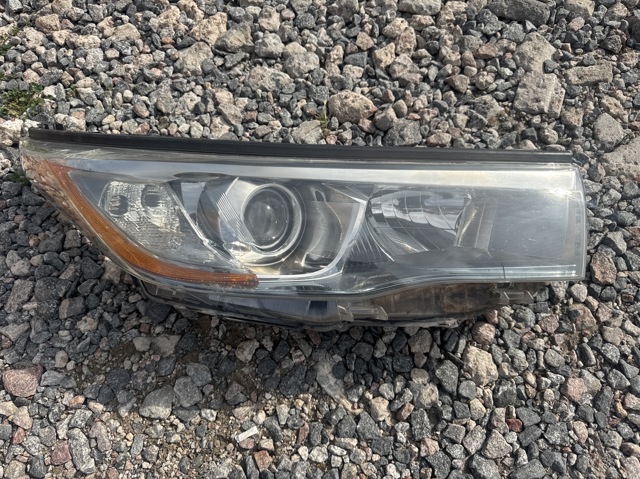 Основна фара - вставка 811100E380 TOYOTA