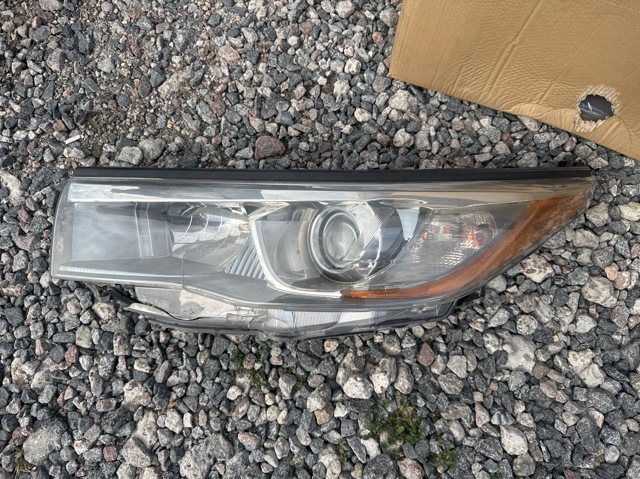 Фари 811500E380 TOYOTA