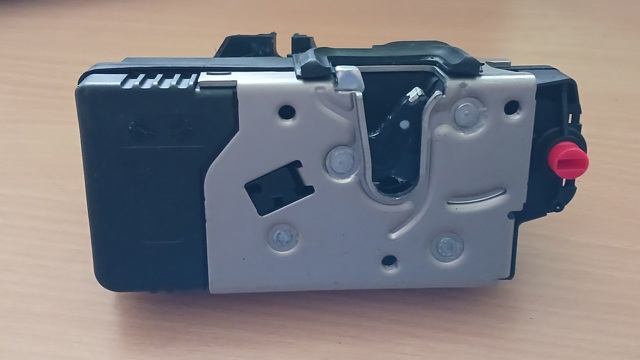 Замок задньої двері, лівої 13154793 GM