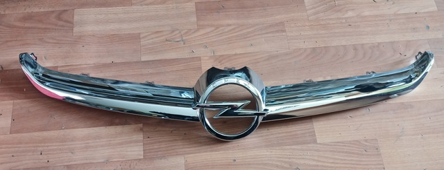 Решітка радіатора 13368852 OPEL