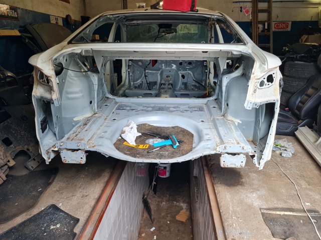 Панель багажного відсіку GHY17075Z MAZDA