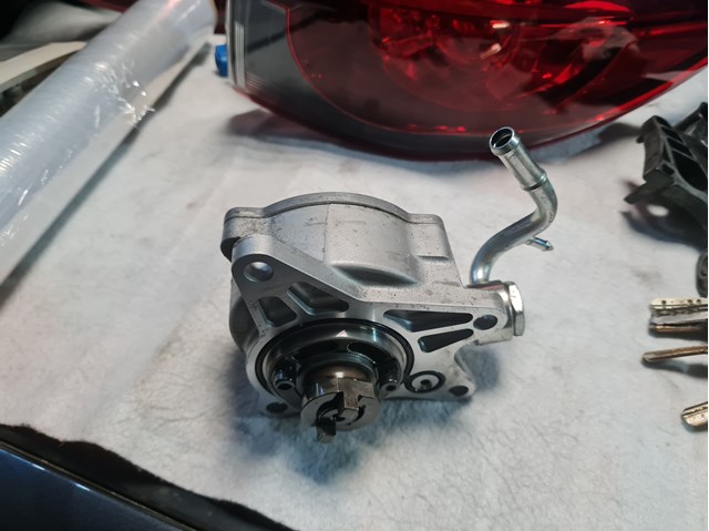 Насос вакуумний SH1518G00A MAZDA
