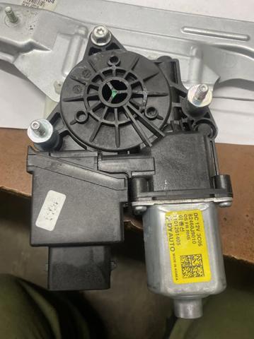Мотор склопідйомника дверей передніх, правих 82460J9010 HYUNDAI