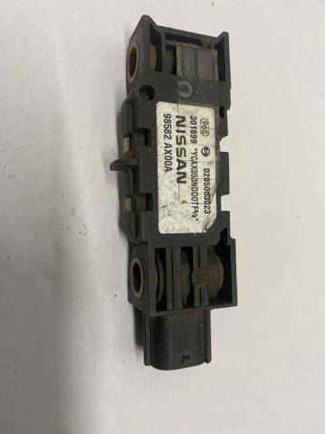 Датчик Ейрбег передній 98582AX00A NISSAN
