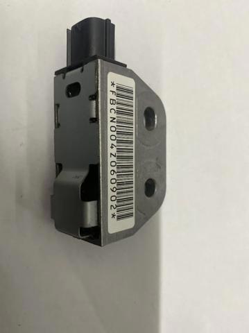Датчик подушки безпеки 98831CN025 NISSAN